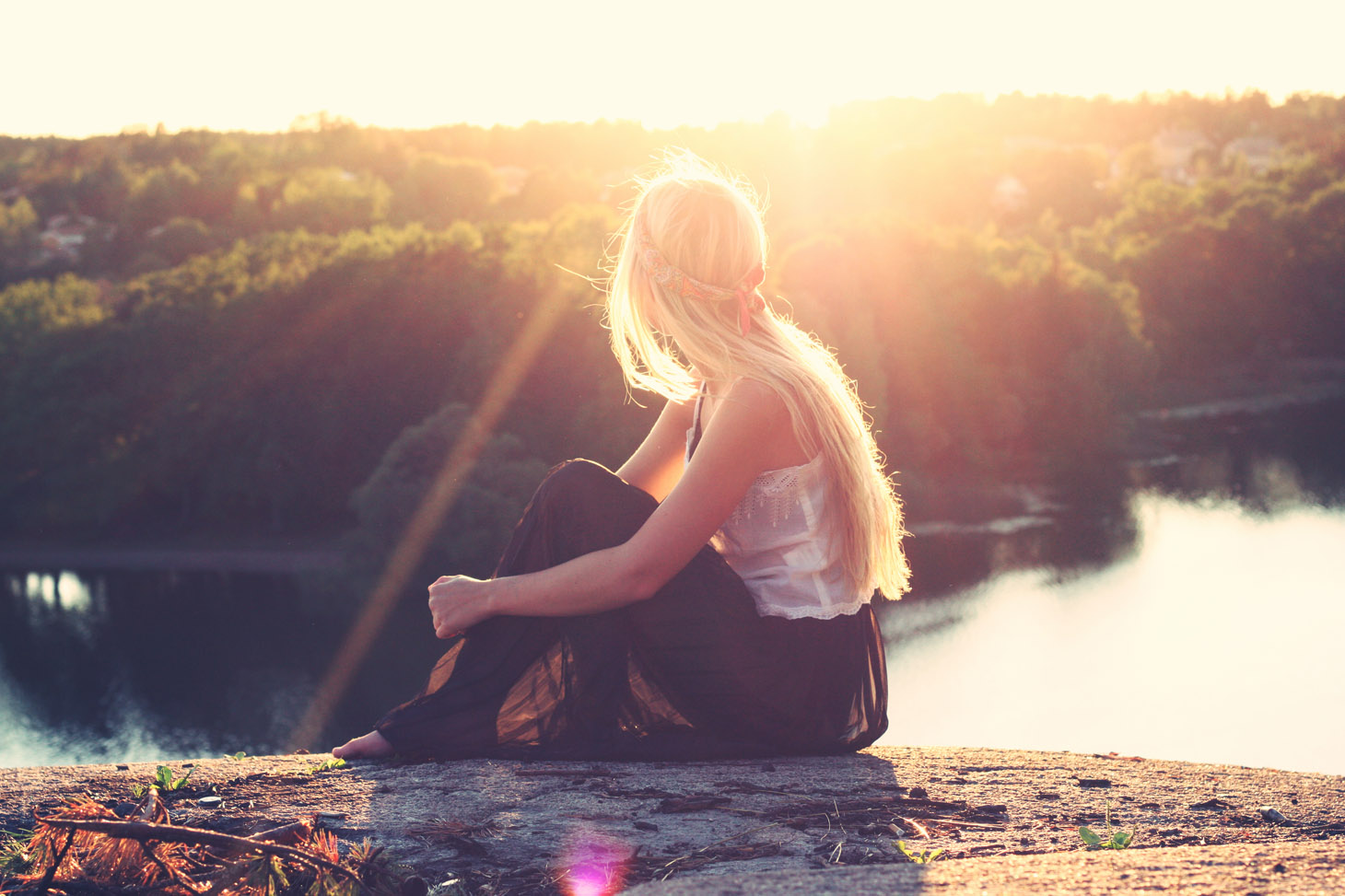 girl-on-clief
